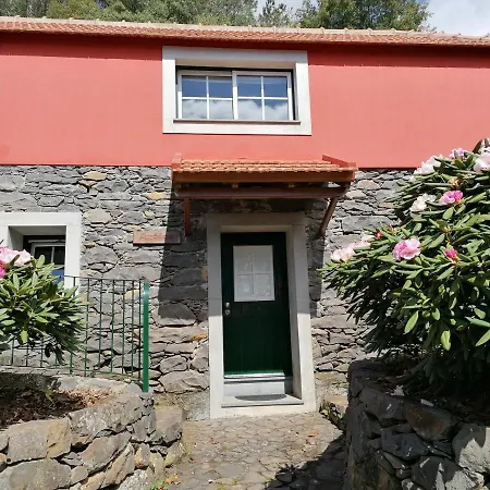 Casas De Pedra 农家乐 *