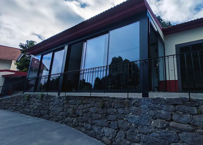 Casas De Pedra Lantgård Camacha (Madeira)